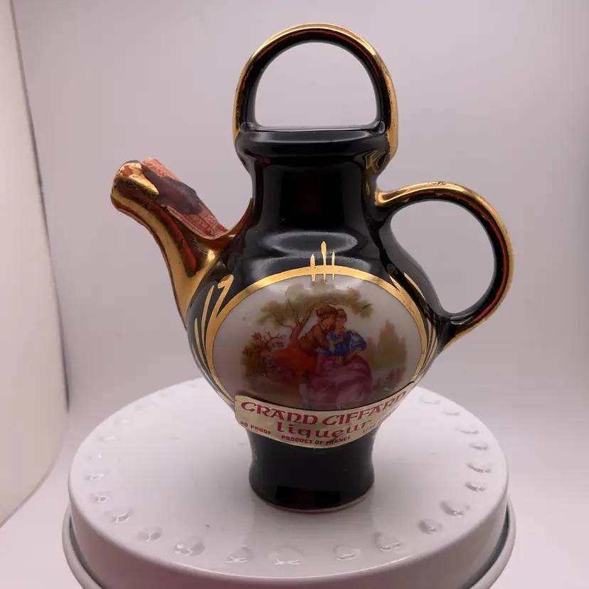 POW2 VTG Grand Gifford Ceramic Liquor Bottle Courting Scene 4" France