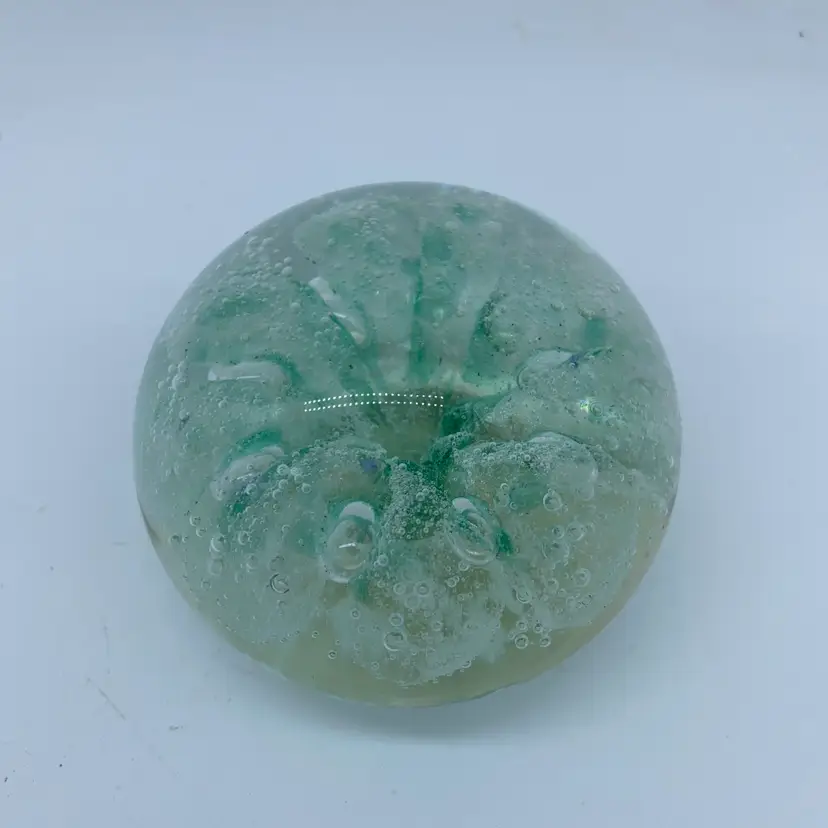 #0028 A signed studio art glass paperweight created by K (Keith) Evans in 1987.