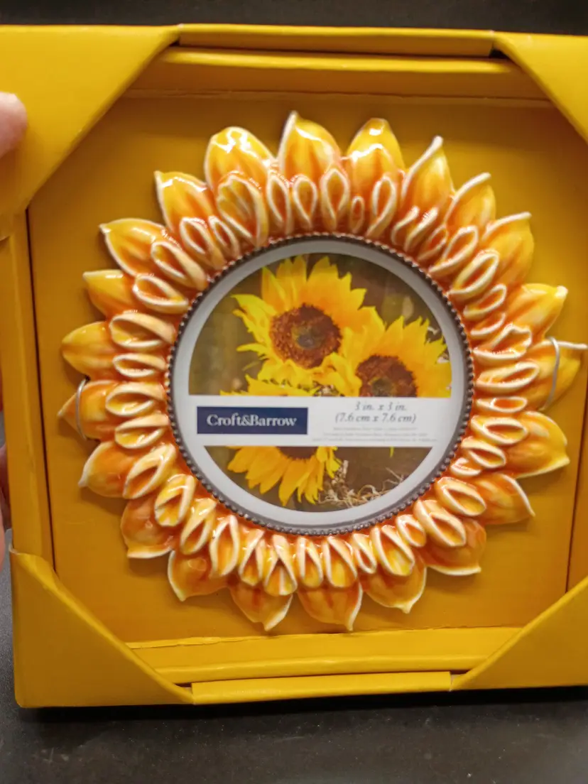 Croft & Barrow Enameled Metal Sunflower Photo Frame New Holds 3x3 Picture Size.