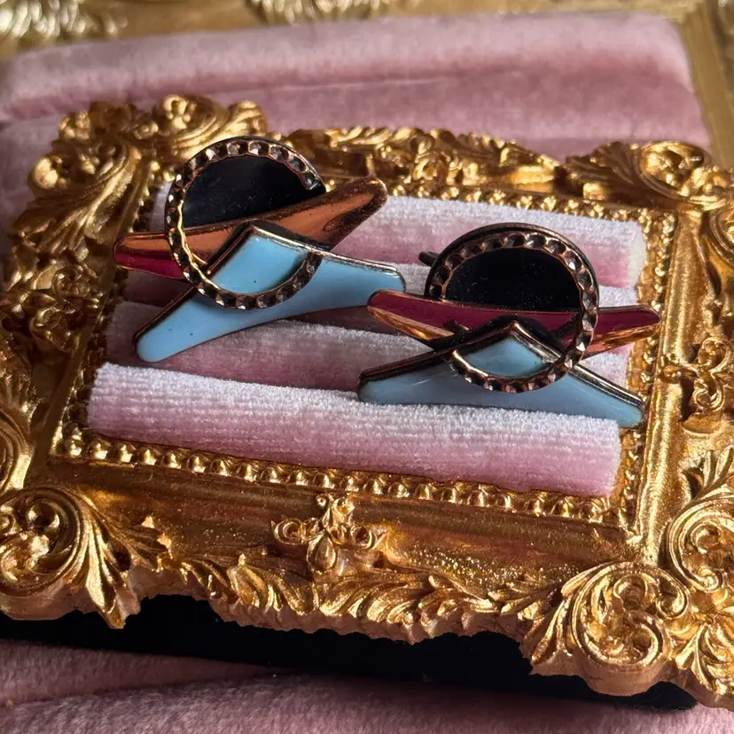 Vintage Copper On Enamel Screw Back Earrings