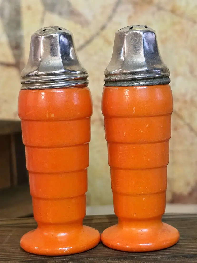 Retro Carrot Salt and Pepper Shakers