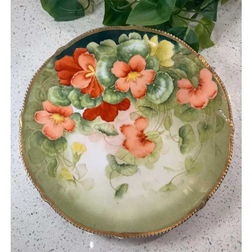 😻 9” Bavaria Porcelain hand painted plate w/scalloped gold gilt rim