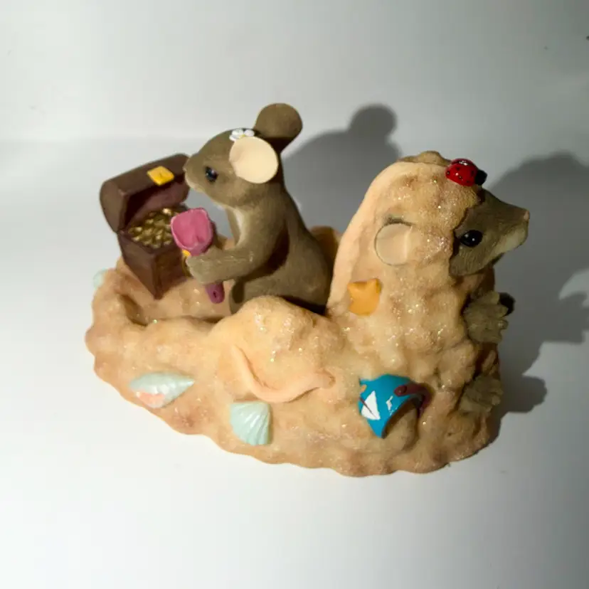Vintage Fitz & Floyd Handcrafted Charming Tails Buried Treasure Figurine Decor