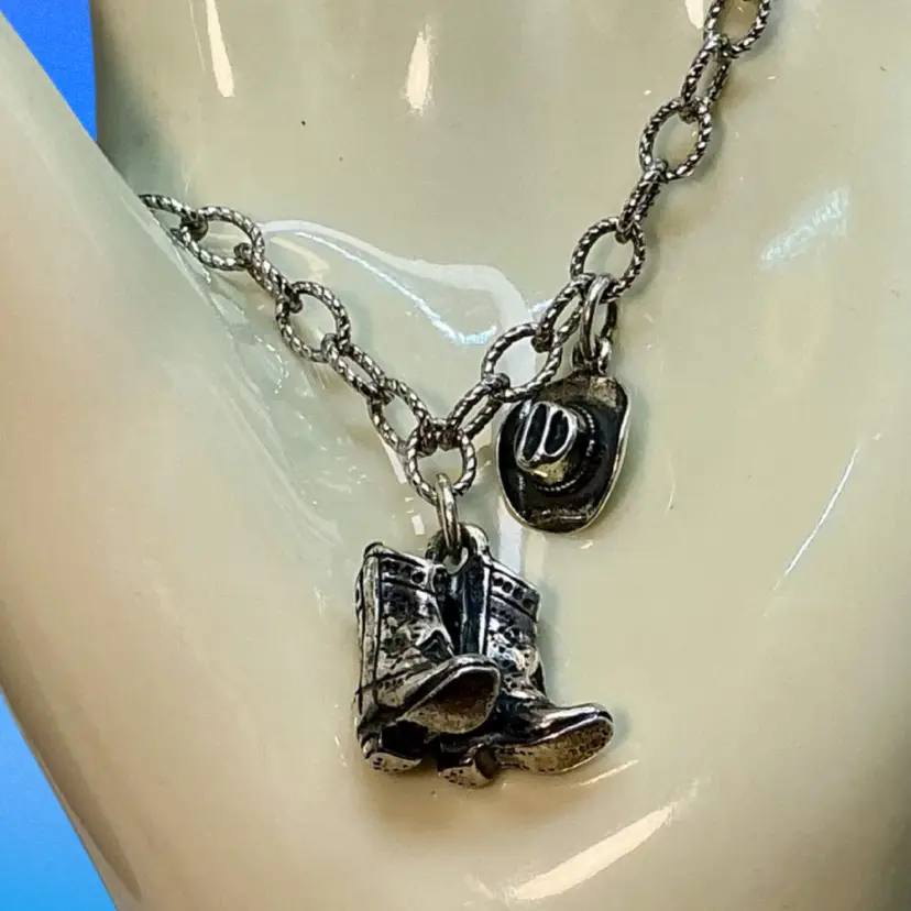 JAMES AVERY 925 Silver Twisted Link Bracelet & 2 - Sterling 925 Retired Cowboy Hat & Boots Charms
