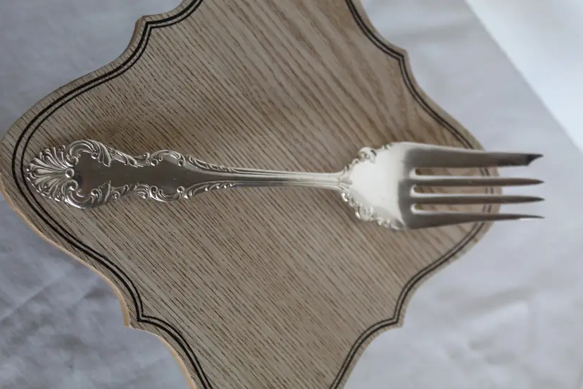 ✅ ONEIDA ANTIQUE c1877 NIAGARA FALLS ORNATE SILVERPLATED COLD MEAT🥩 FORK