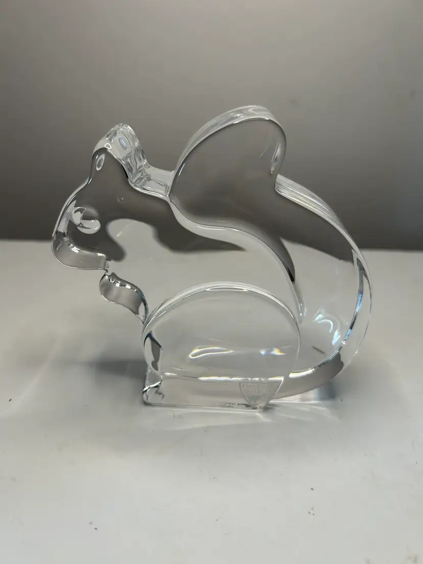 Oeffers Sweden’s Crystal Squirrel Signed And Snickered @ 4 1/2x4 1/2x1 1/2