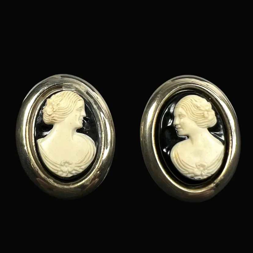 Cameo Vintage Sarah Coventry Clip On Earrings. Gold-tone Metal. 1” Length.