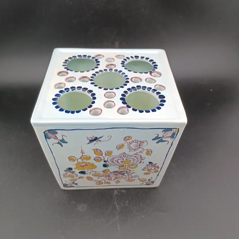 Delft Williamsburg Restoration flower frog vase
