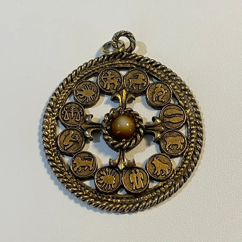 19 Zodiac Astrology Signs 1970 Goldtone 2” Pendant - Glass Middle Stone