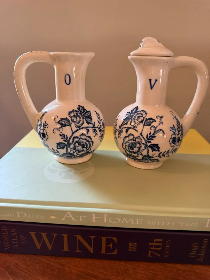 ☀️5-3/4” H x 4” W Vintage Blue Peony Oil And Vinegar Pitchers