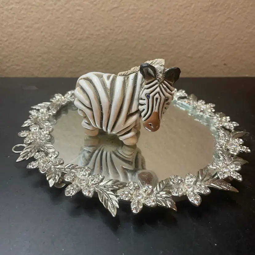 Artesania Rinconada Uruguay 4” Zebra Figurine