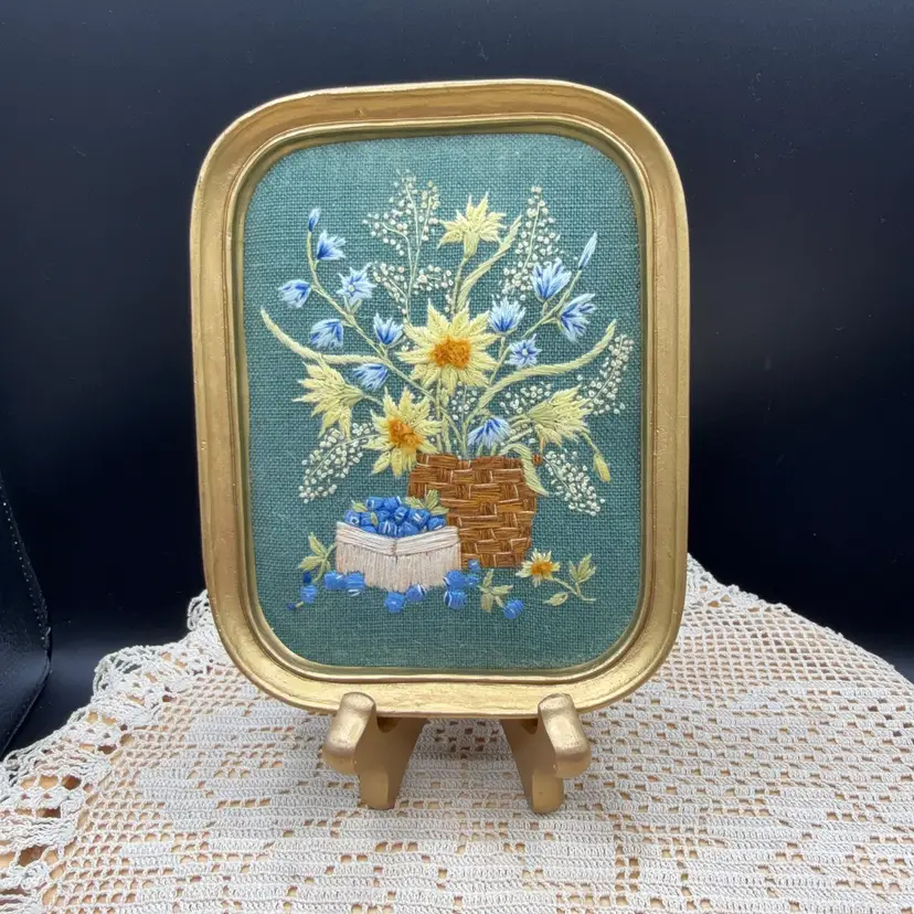 🐞 Vtg   Needle Point In Gold Tone Wood Frame 6 1/4”x5” Blueberry