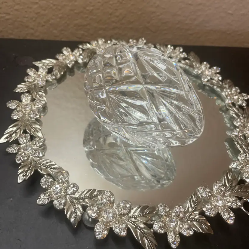 Gorgeous Etched Waterford Cut Crystal 4” Egg Figurine