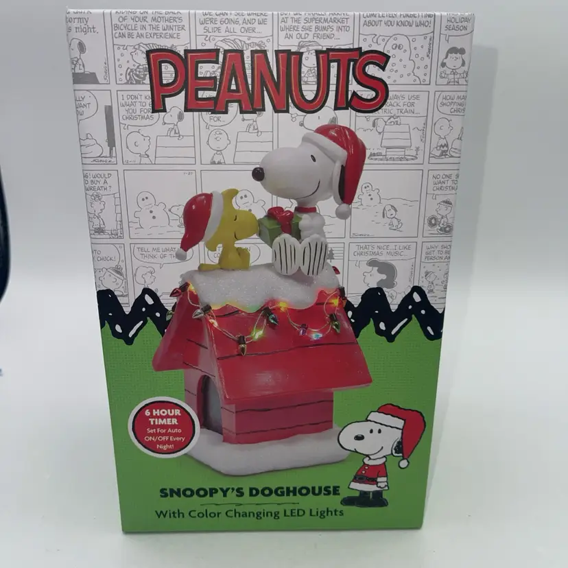 Peanuts Snoopys Dog House Christmas Decor LED Lights Timer Tabletop Figurine New