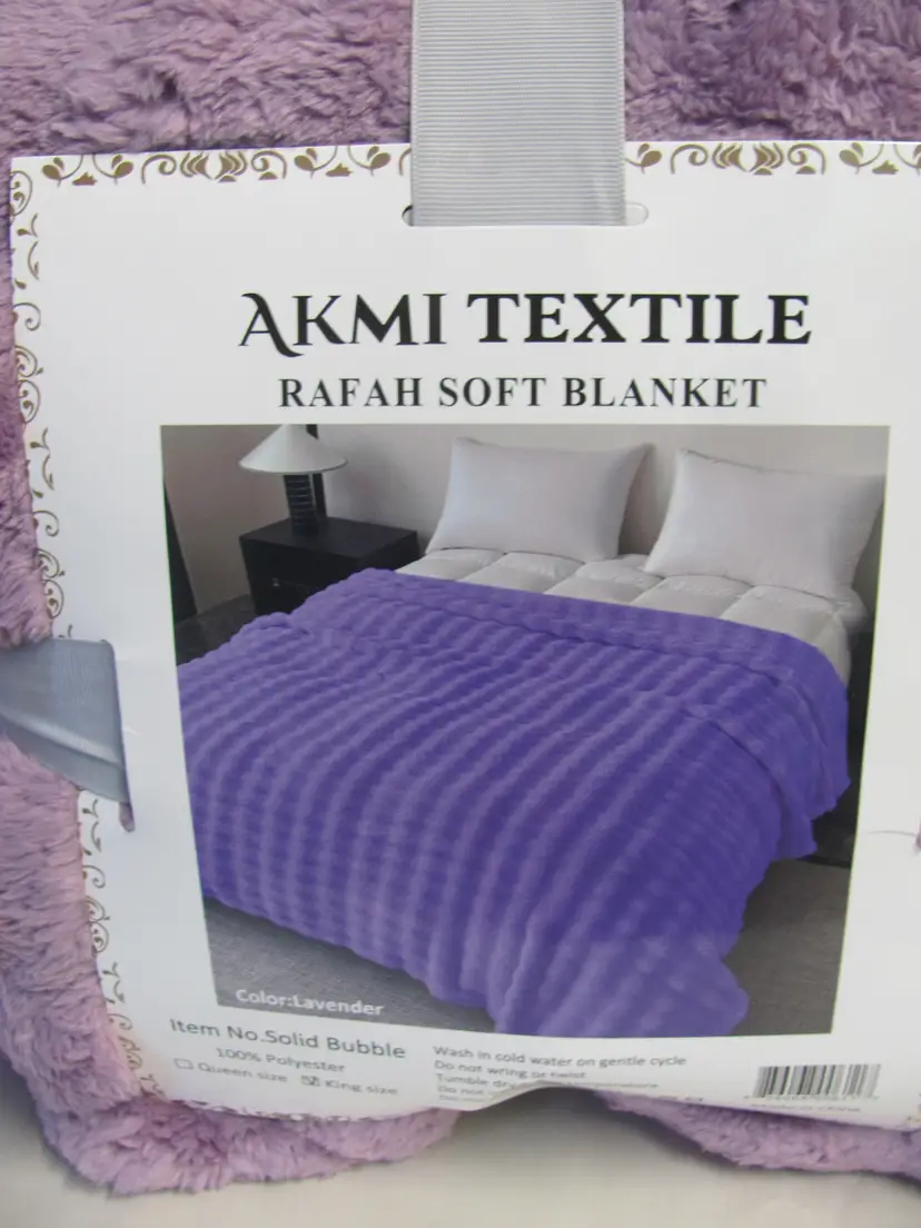 AKMI TEXTILE LAVENDER KING SIZE THROW BLANKET NWT