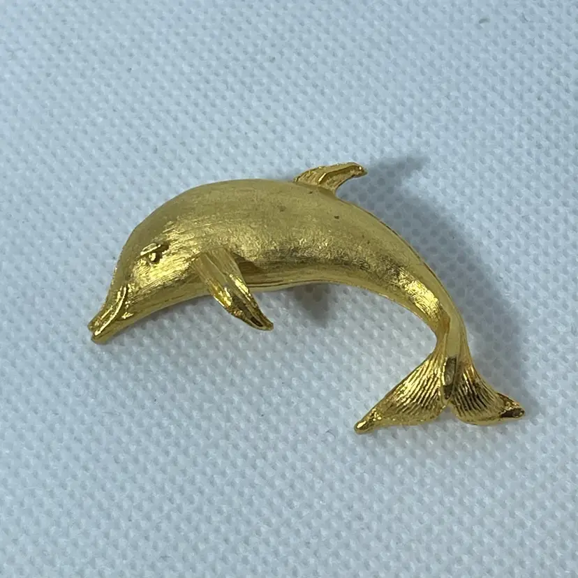@@ Gold Tone Dolphin 1.75” Brooch