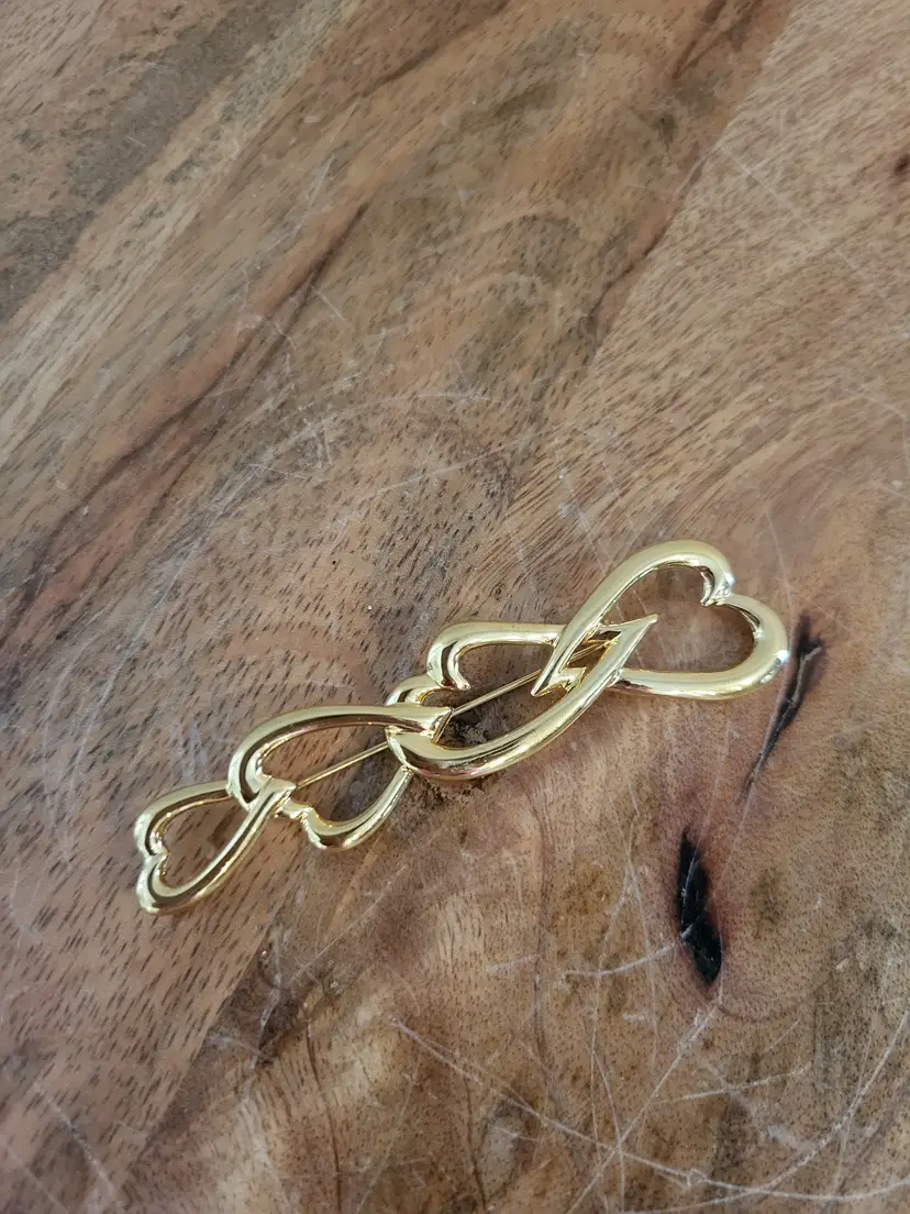 Vintage Monet Goldtone Valentine Heart Link Brooch