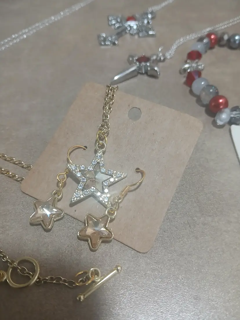 Bling Bling star tan central gemstone necklace and earring set