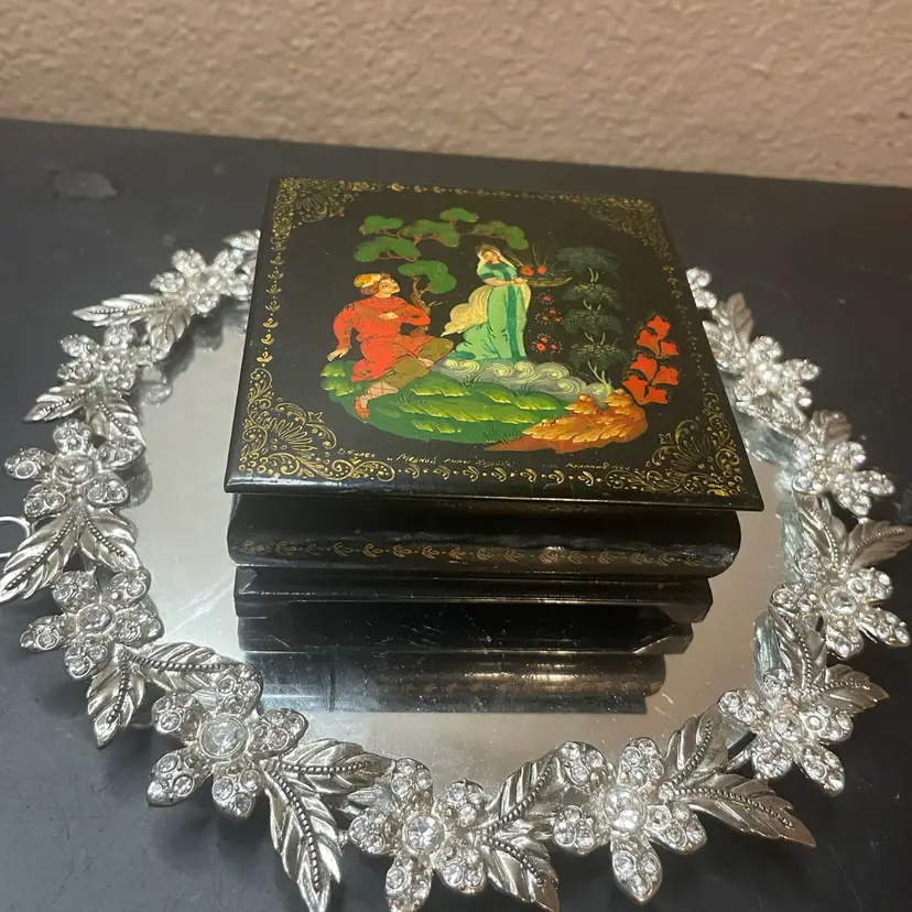VTG Hand Painted 3.5” square Russian Lacquer Box with Fable Theme of Palekh