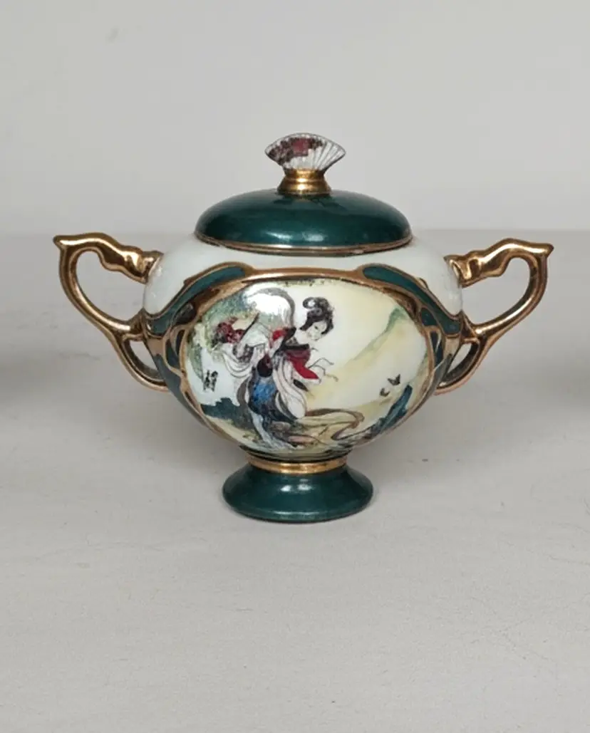 Vintage 1999 Ardleigh Elliott "Pao Chai" Music Box - Beauties of the Red Mansion Heirloom Porcelain