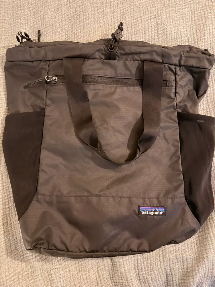 patagonia black hole 27l Ultralight Black Tote Pack removable back padding can be used as a seat cushion and the elasticated mesh pockets keep drinks ready at all times Patagonia Ultralight Black Hole Tote