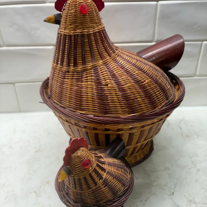 Vtg Wicker Hen Basket Set of 2 Nesting Lids - Mama 8" & Chick 3.5" Farmhouse