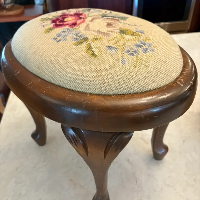 Vtg Oval Needlepoint Footstool Floral Rose Queen Anne Cabriole Legs