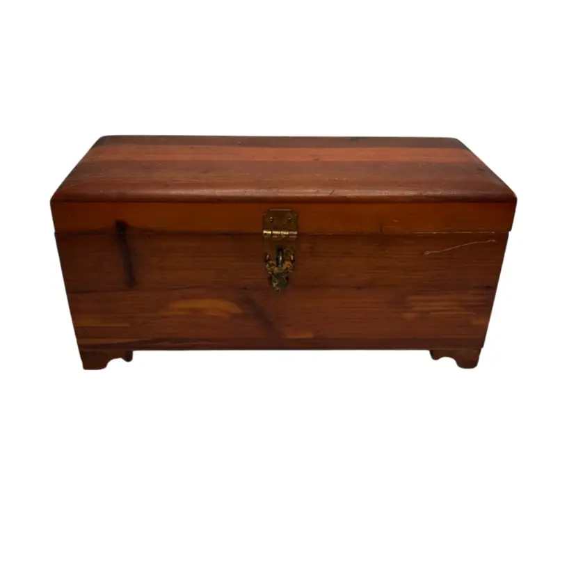 Vintage Lane Cedar Wood Jewelry Box Footed Some Discoloration On The Inside 
@4 1/4x9x4