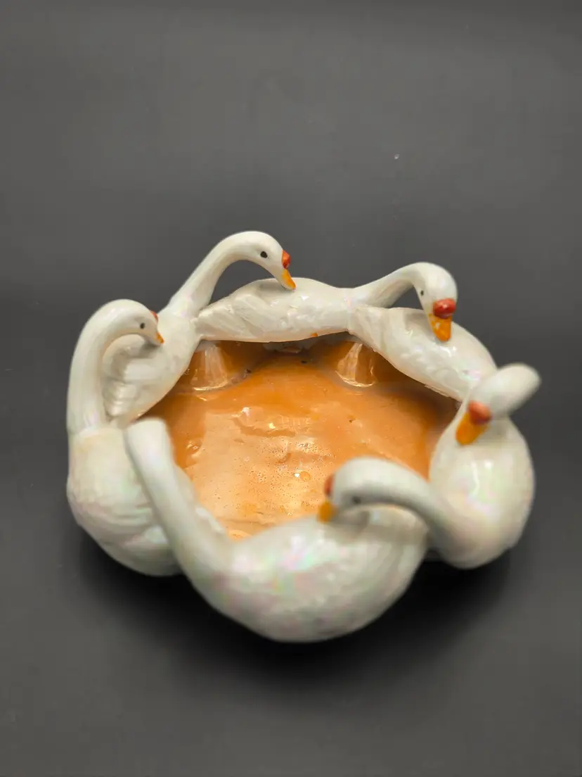Lusterware gooses in a circle