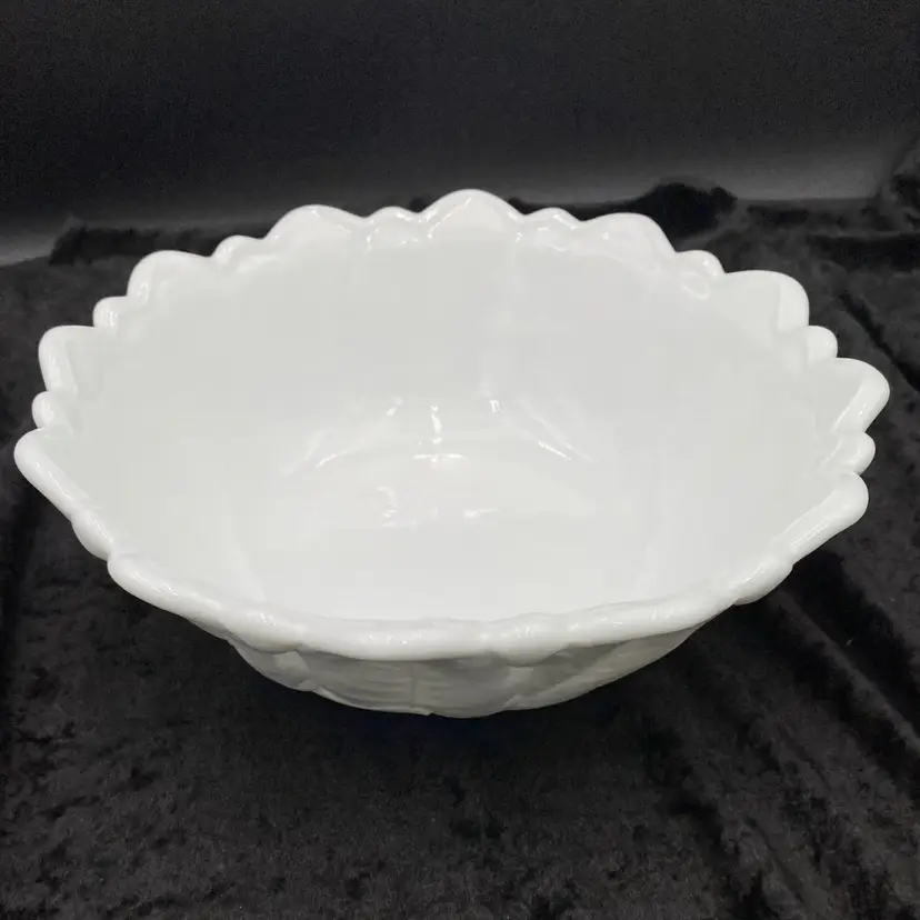 Vintage MCM ('60s) Indiana Glass "Wild Rose" Milk Glass Footed Bowl, 9.25", MINT
