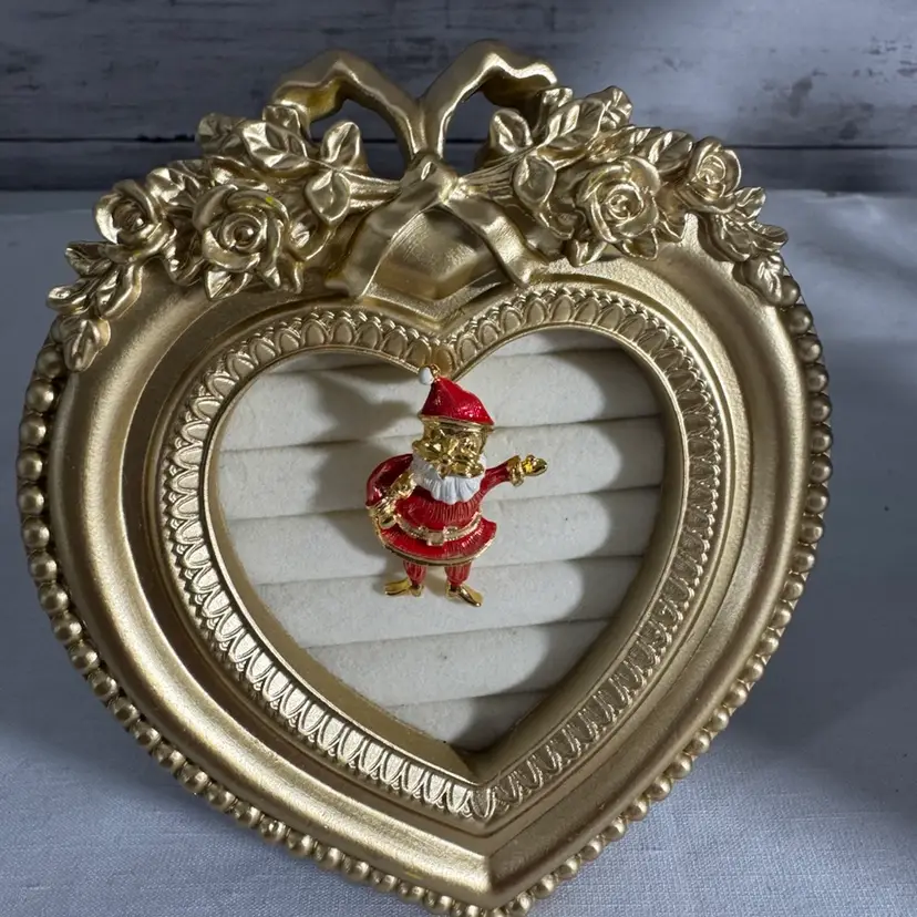 J16 - Christmas Santa Brooch