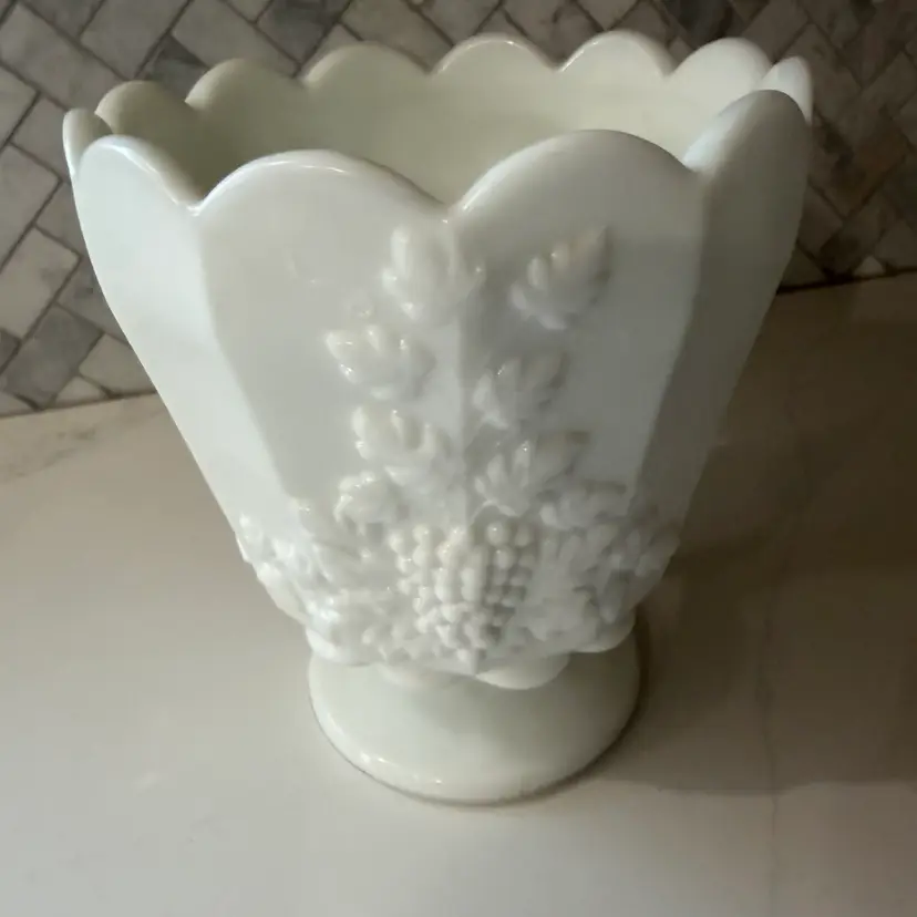 Mid-20th century Westmoreland milk glass paneled grape jardiniere.