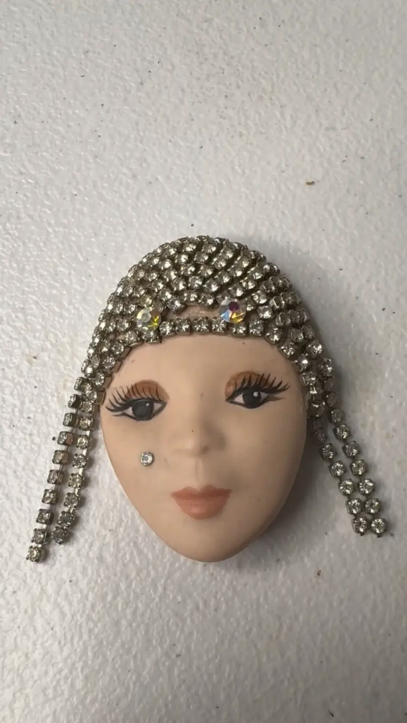 Vintage 1980s Art Deco Ceramic Flapper Girl Face Brooch Pin – Signed Diana – Rhinestone Cloche Headdress