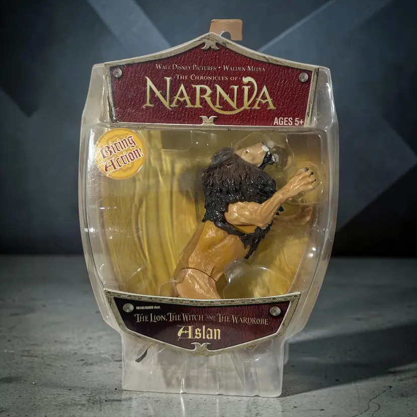 Chronicles of Narnia Lion The Witch & Wardrobe Aslan Biting Action Figure NEW