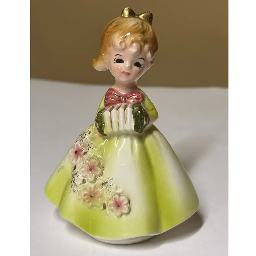 LEFTON GIRL FIGURINE 5861 MUSIC ACCORDION JAPAN 4.75” tall