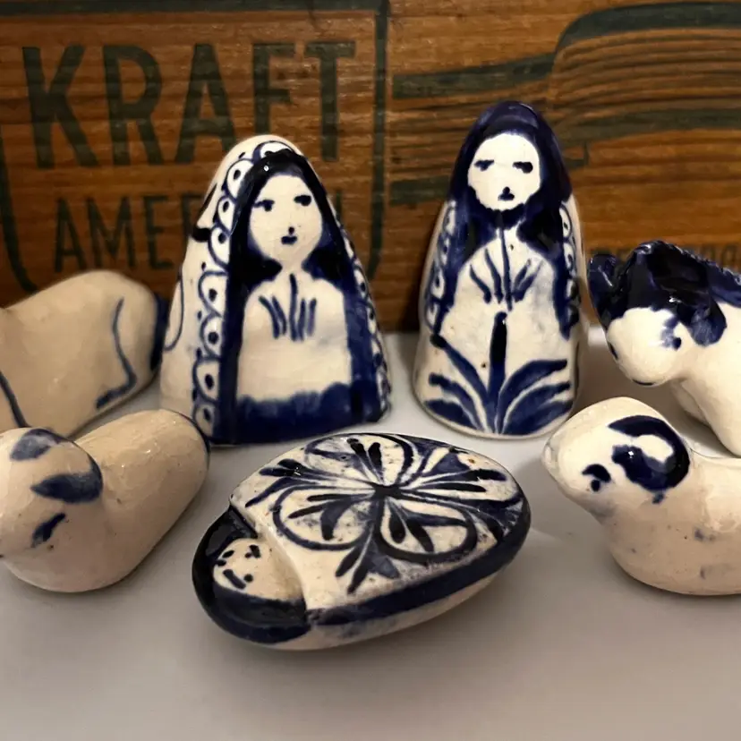 Super Cute Blue And White Nativity Set (7pcs)