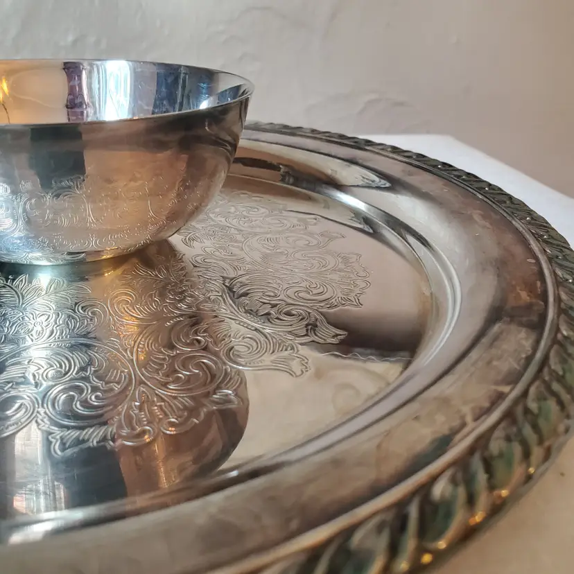 Wm. A Rogers Oneida Ltd. Silver Plated Round Etched Chip Dip Platter