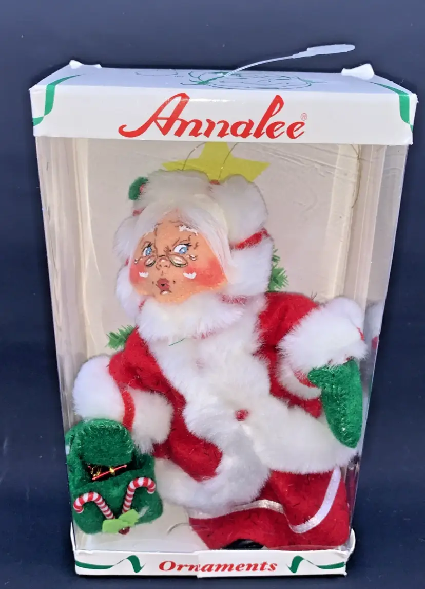 Annalee 6" Mrs. Peppermint Twist Mrs. Claus Ornament 2008