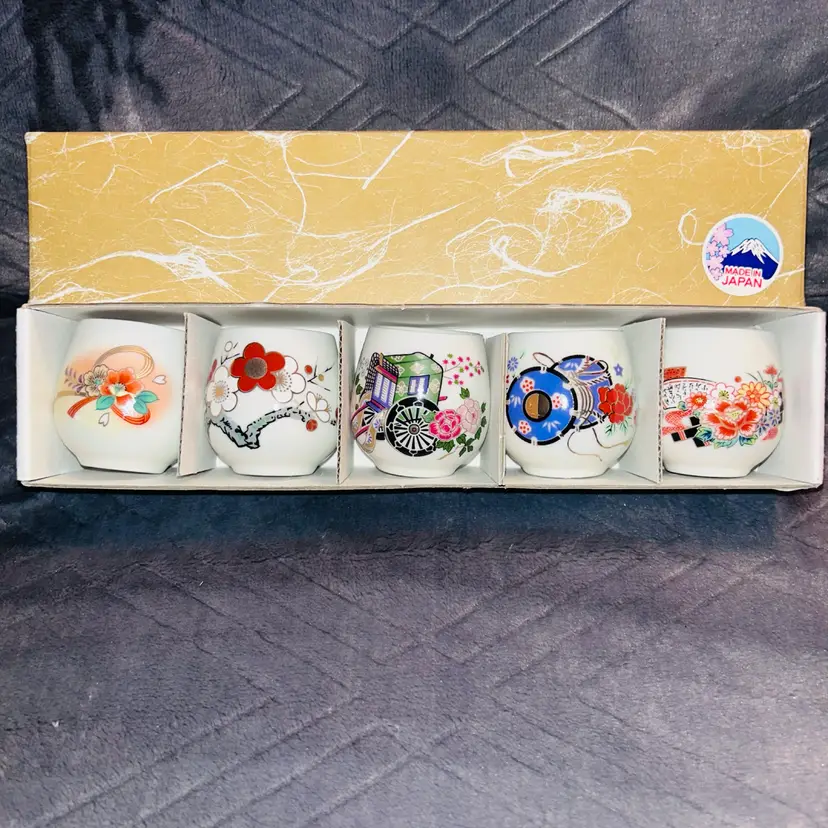 SET OF 5 VINTAGE PORCELAIN SAKE CUPS MADE IN JAPAN IN BOX