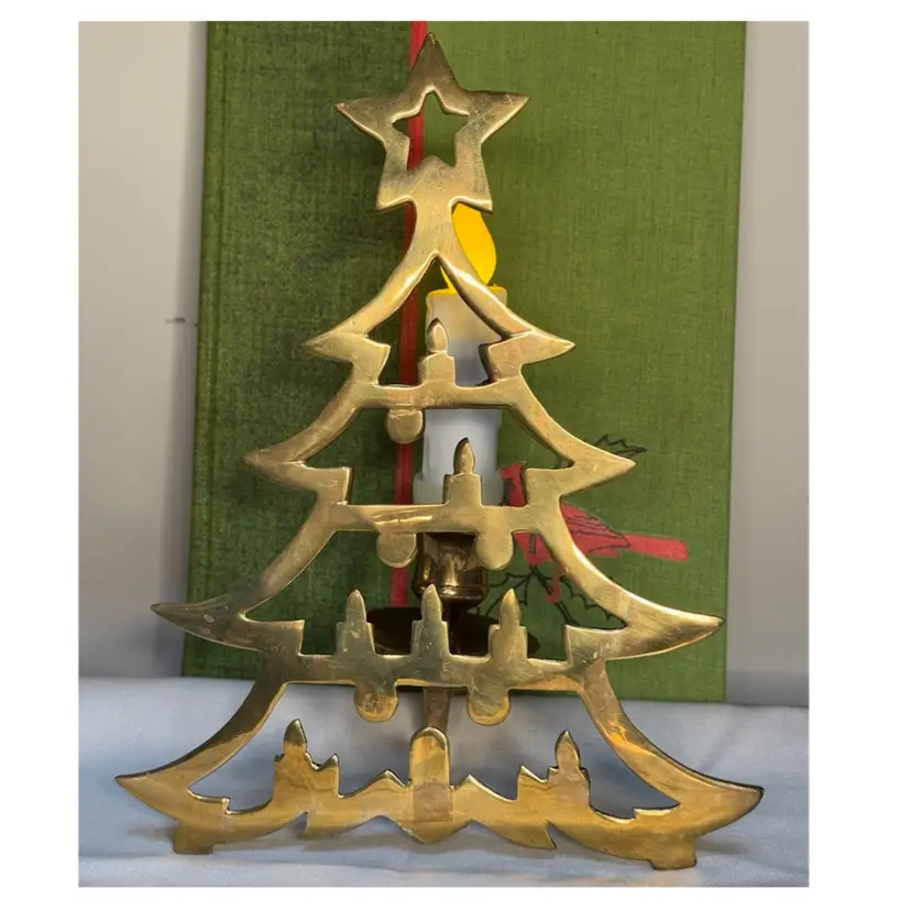 😻 8.5” vintage tabletop brass Christmas tree holder. Candle goes behind tree