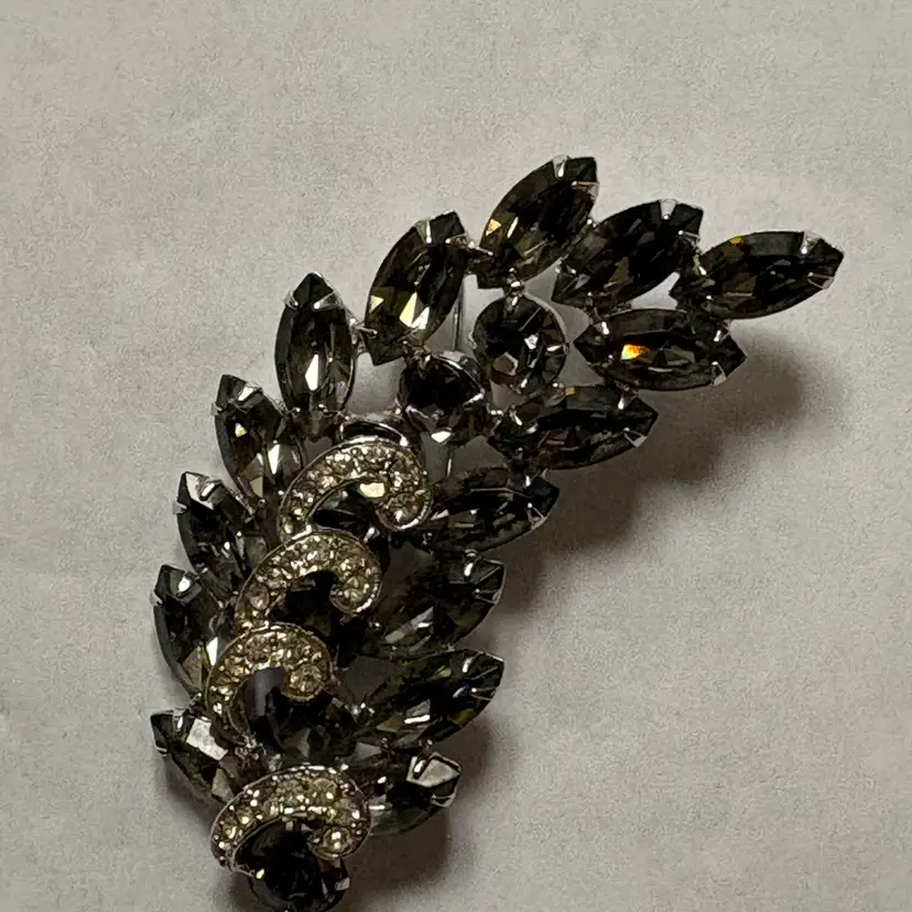 Vintage Weiss Smokey Rhinestones