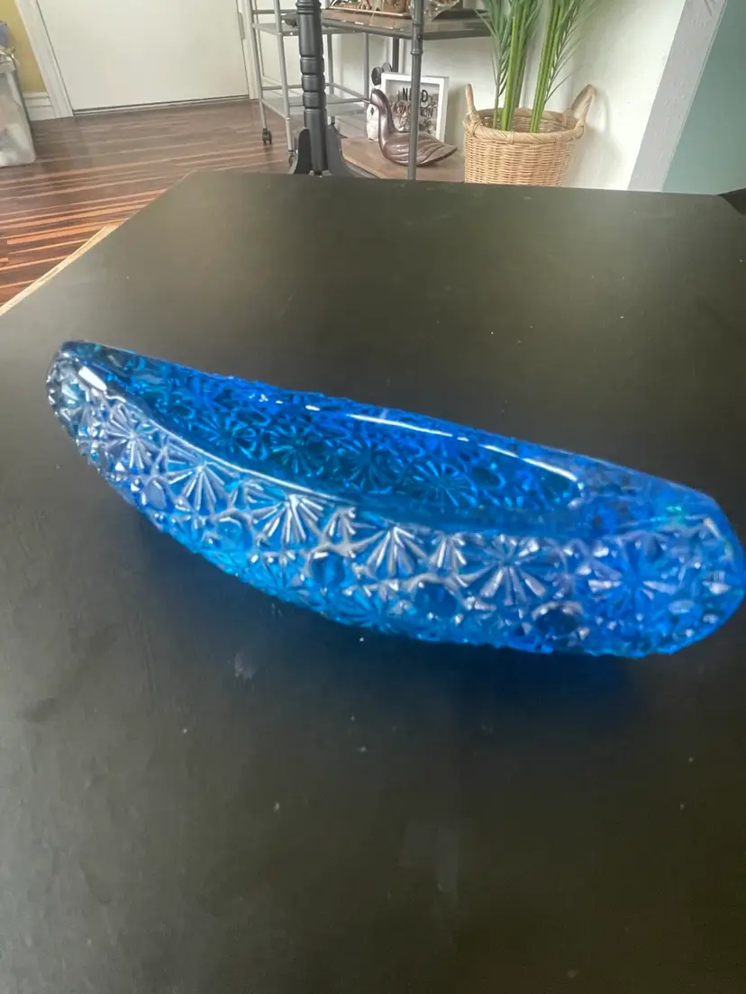 Vintage LE Smith Daisy & Button Blue Glass Canoe