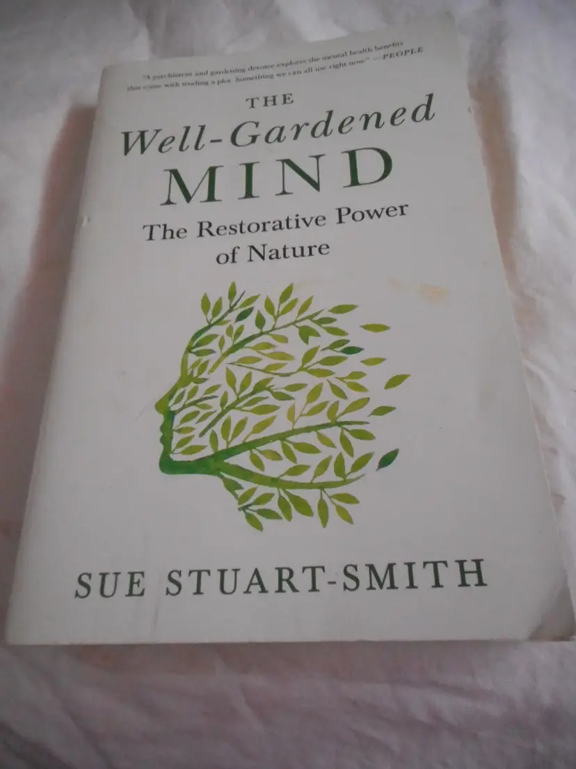 Paperback The Well-Gardened Mind: The Restorative Power of Nature VGC
