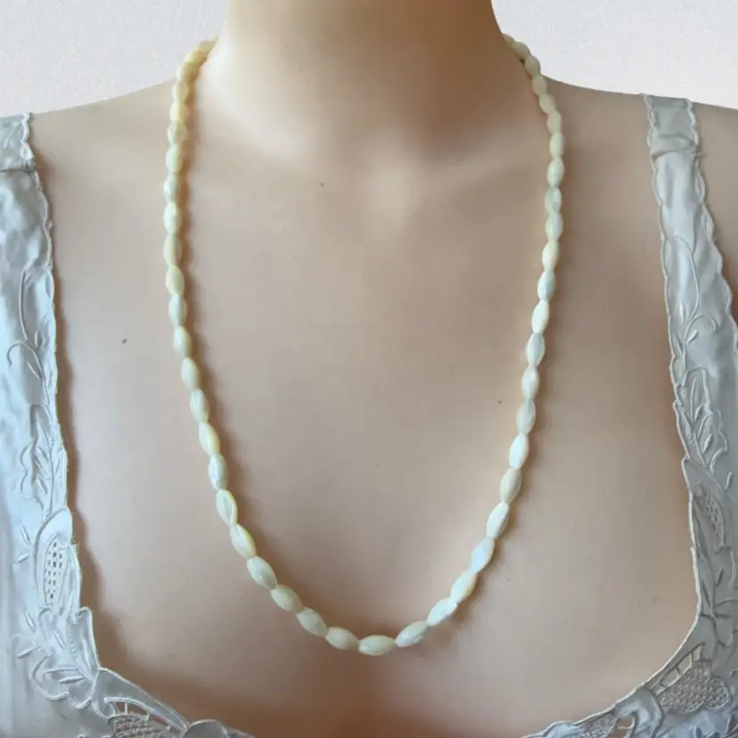 Vintage Mother Of Pearl Bicone Bead Necklace Barrel Clasp 24”