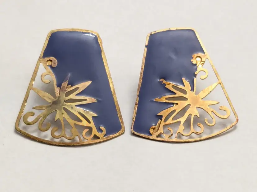 Vintage Lavender Purple Enamel and Gold Tone Floral Pierced Earrings