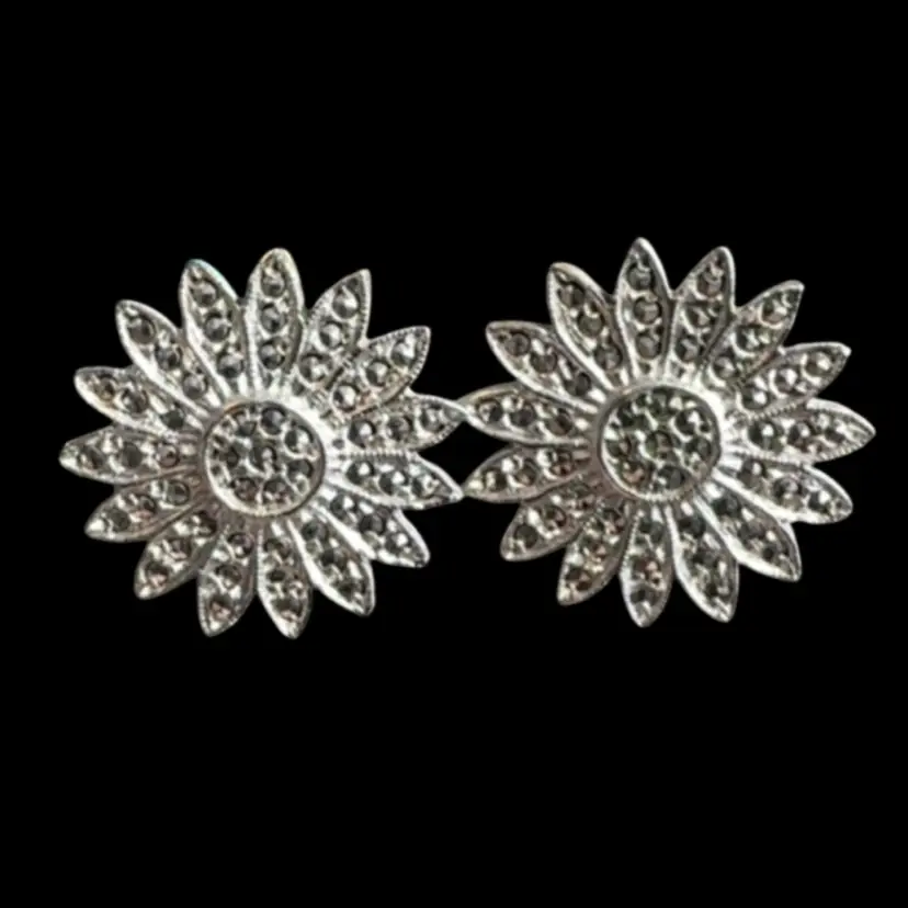 Vintage Art Deco Heavy Rhodium Plated Marcasite Flower Screw Back Earrings 1”