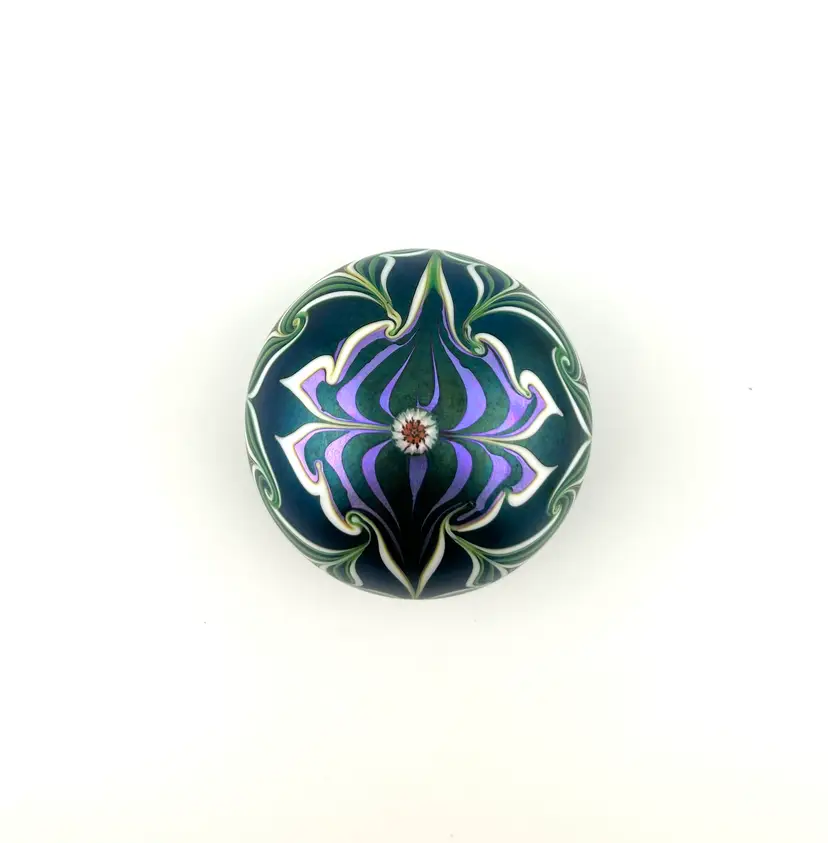1979 Orient & Flume Flower Shield Glass Paperweight 3”x 3”