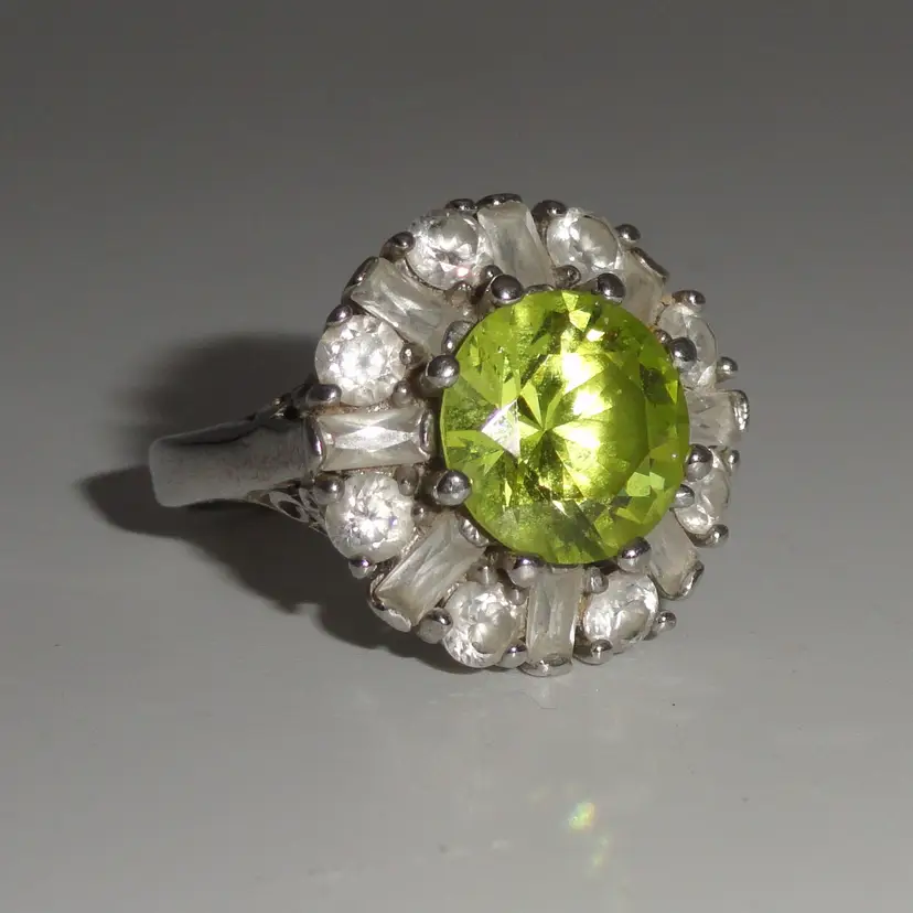 Vintage Silver Tone Womens Ring ~ size 6 ~ Lime Green Peridot Color Stone ~ Tall Setting