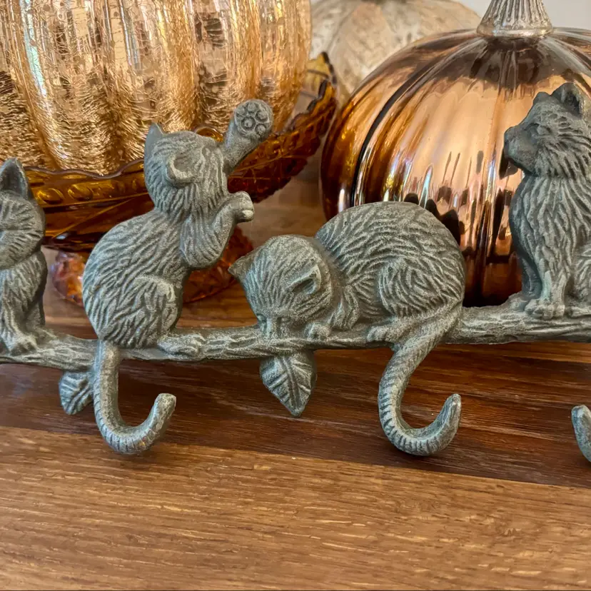 🎀 Cast Iron Cat Tail Wall Hook Rack