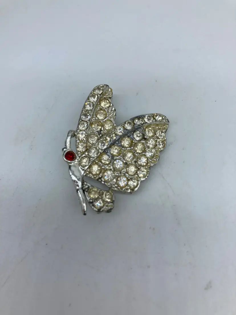 VINTAGE BROOCH SILVER PIN 1.5" BUTTERFLY ANIMAL RHINESTONE